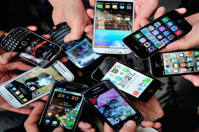 Tips Baterai Ponsel Awet Ketika dalam Perjalanan Jauh